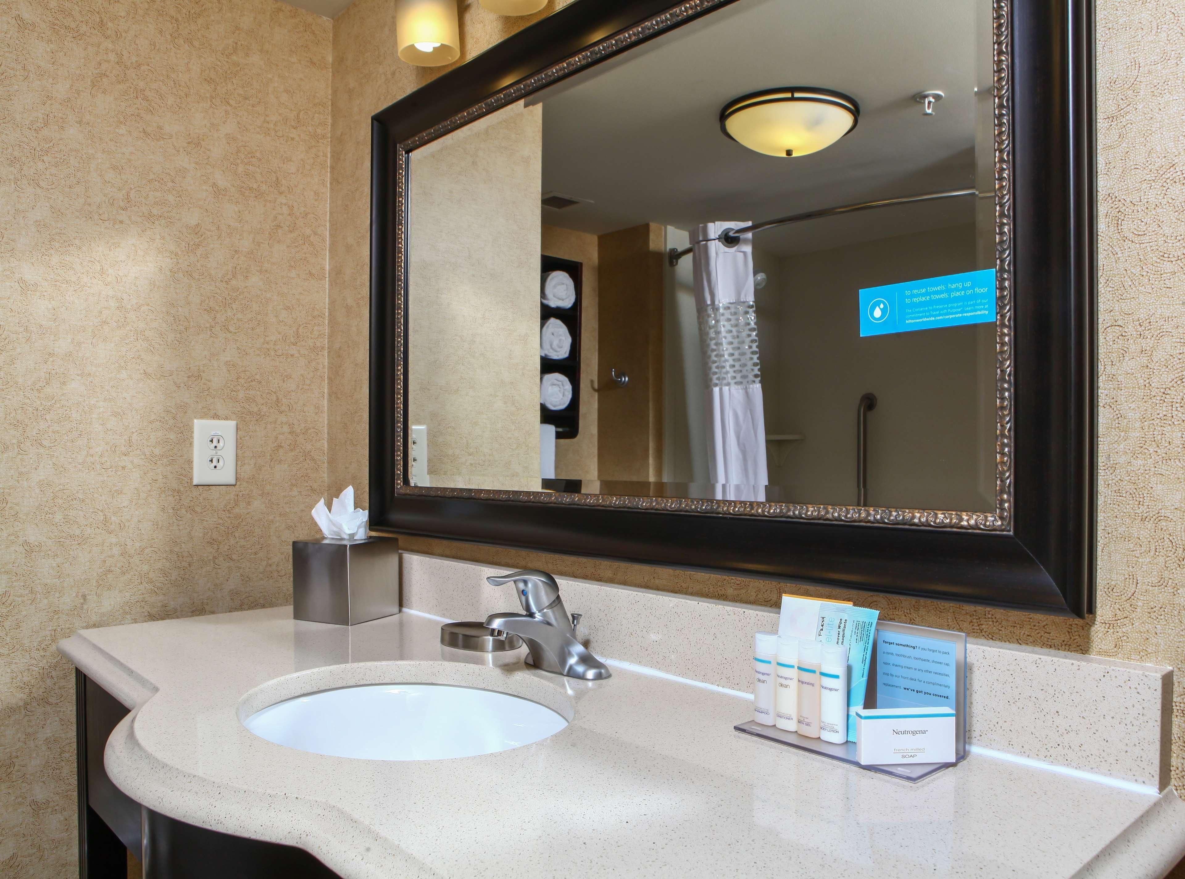 Hampton Inn Atlanta-Кантон Экстерьер фото