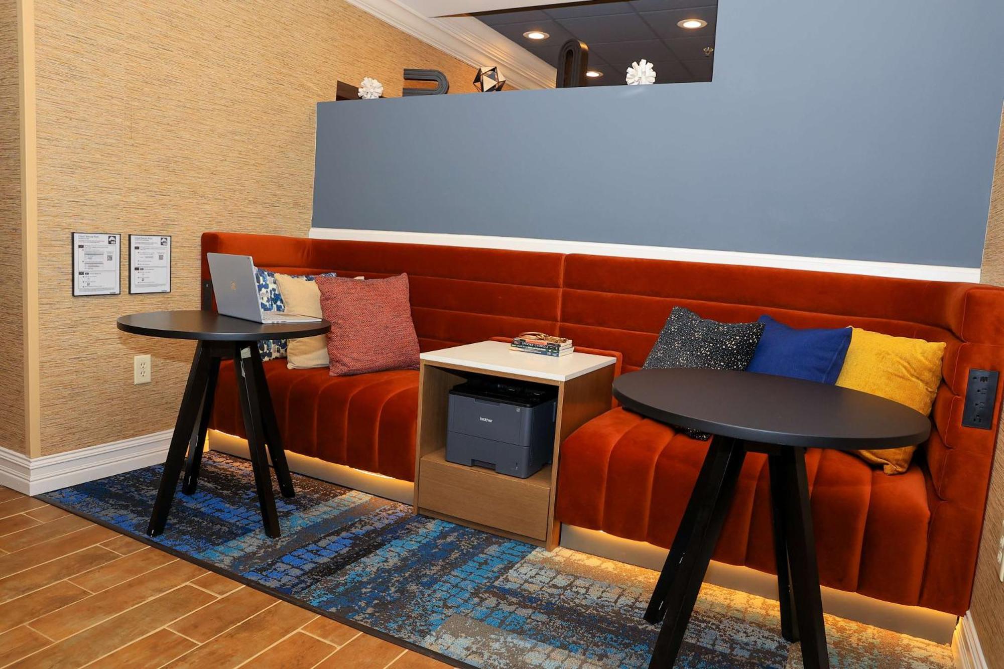 Hampton Inn Atlanta-Кантон Экстерьер фото