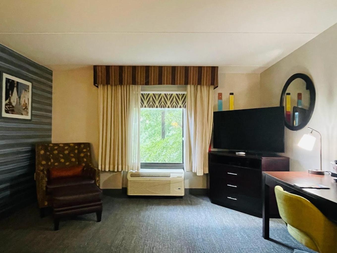 Hampton Inn Atlanta-Кантон Экстерьер фото