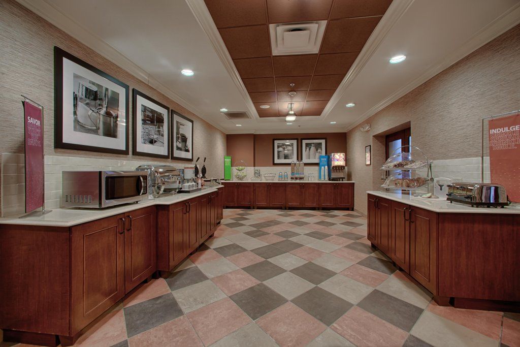 Hampton Inn Atlanta-Кантон Экстерьер фото